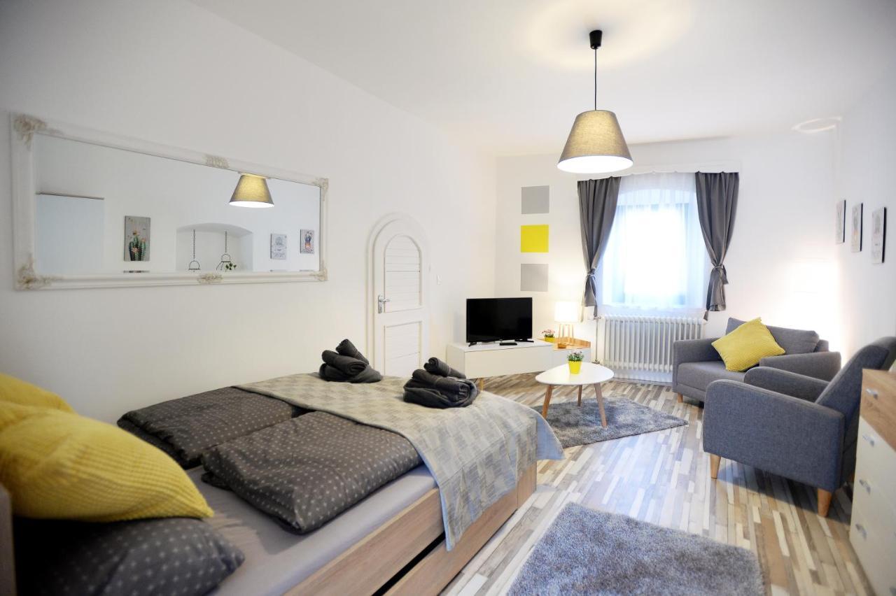 Castle Garden Apartman Еґер Екстер'єр фото