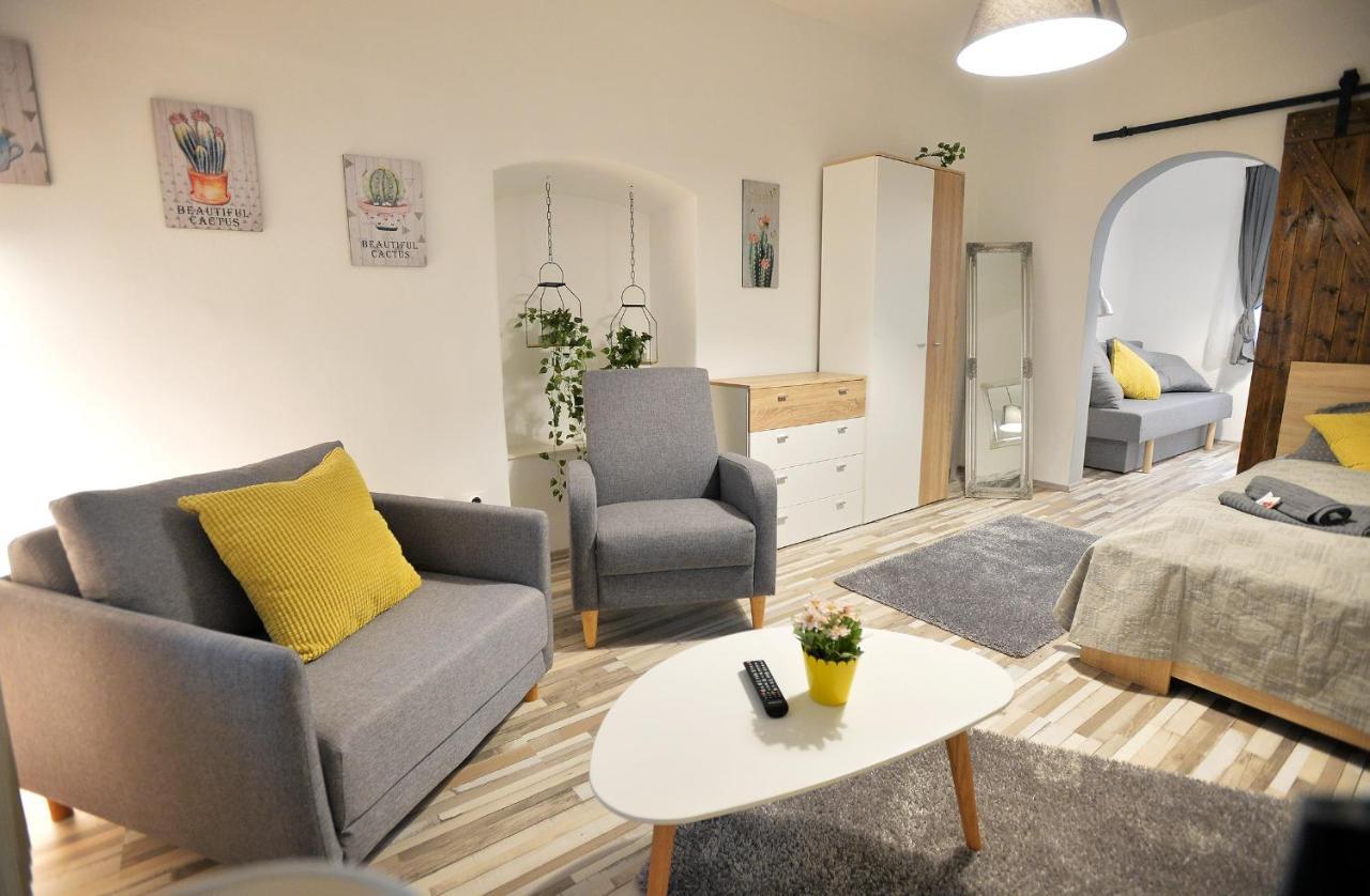 Castle Garden Apartman Еґер Екстер'єр фото