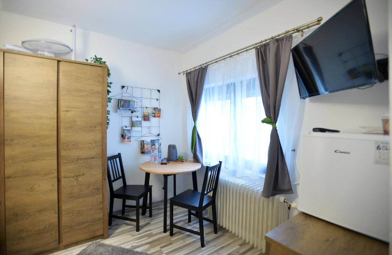 Castle Garden Apartman Еґер Екстер'єр фото