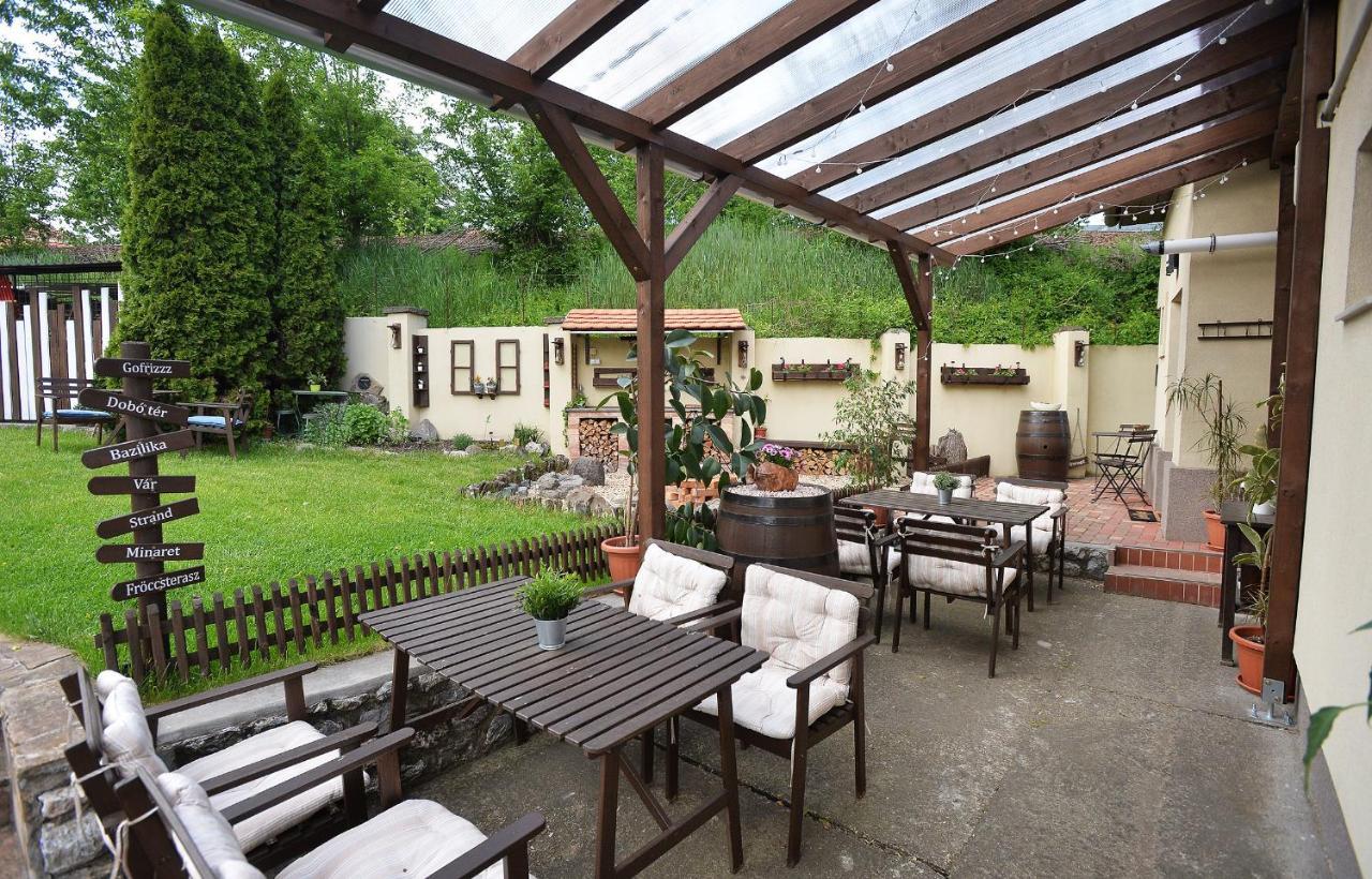 Castle Garden Apartman Еґер Екстер'єр фото