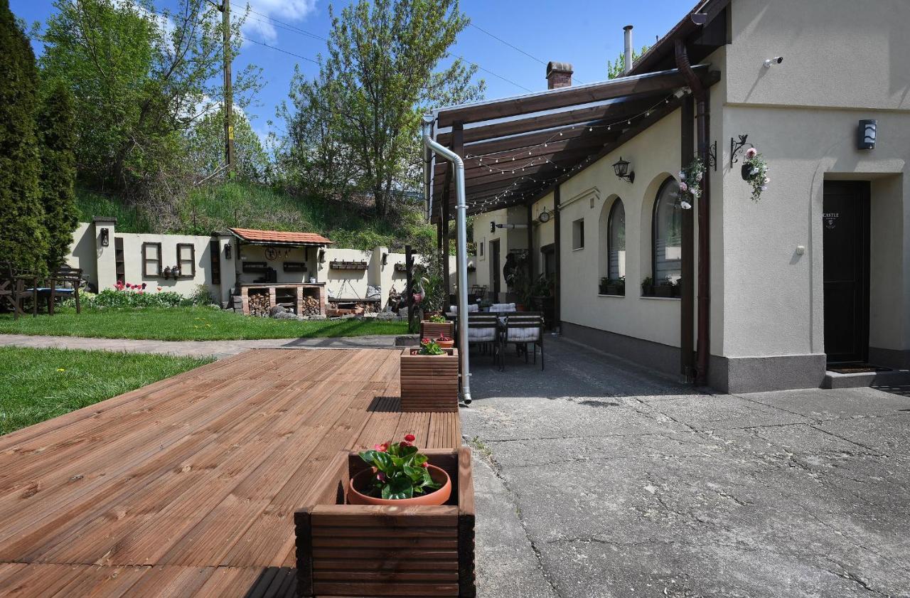 Castle Garden Apartman Еґер Екстер'єр фото