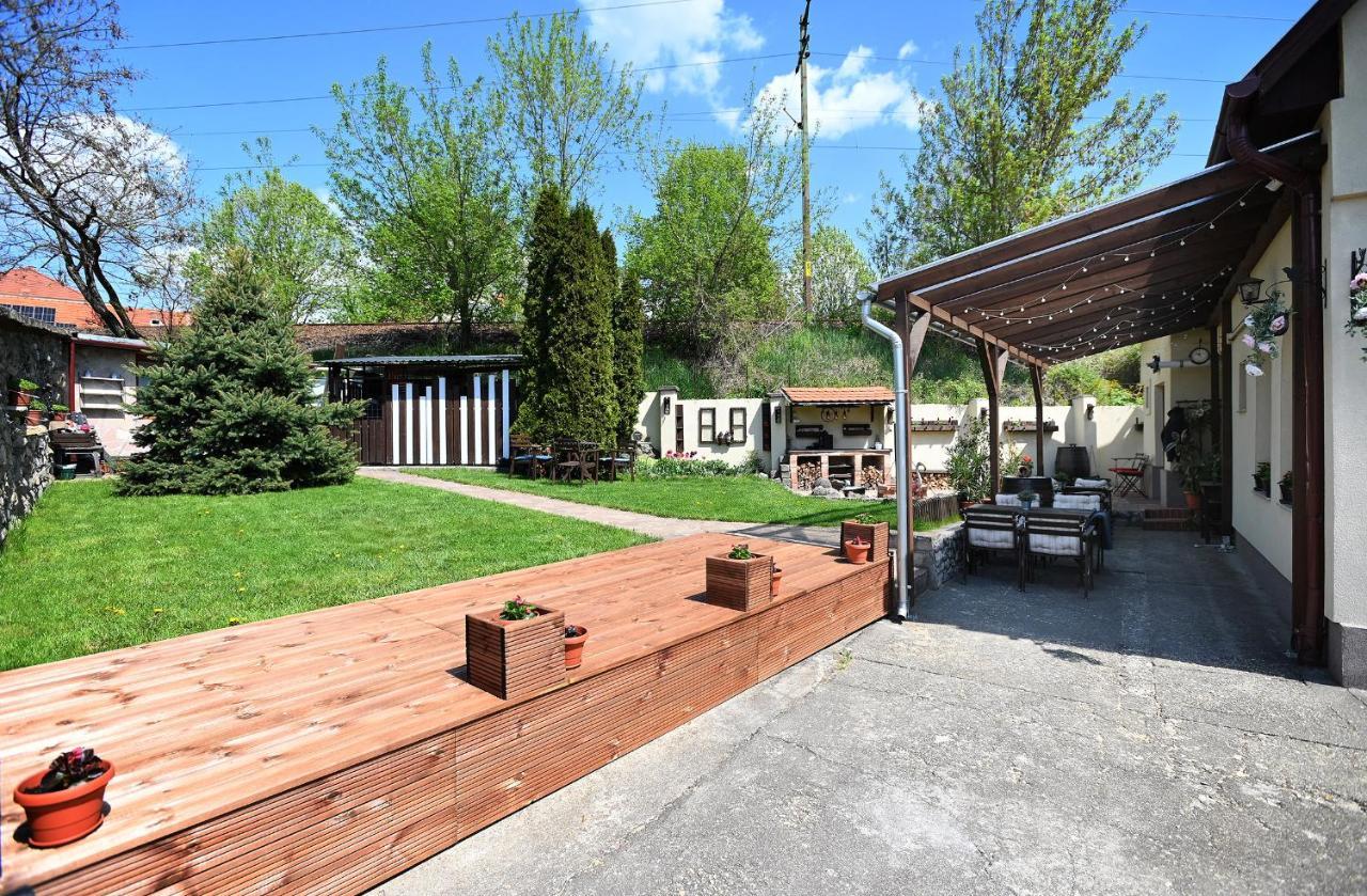 Castle Garden Apartman Еґер Екстер'єр фото
